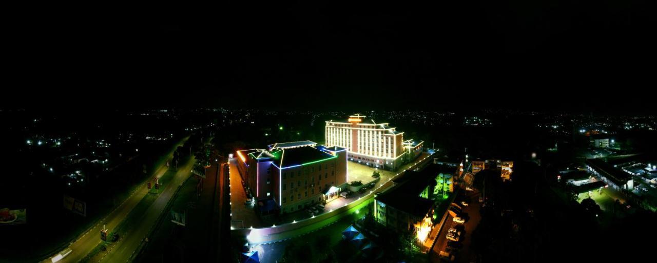 Golden Peacock Hotel Blantyre Exteriér fotografie